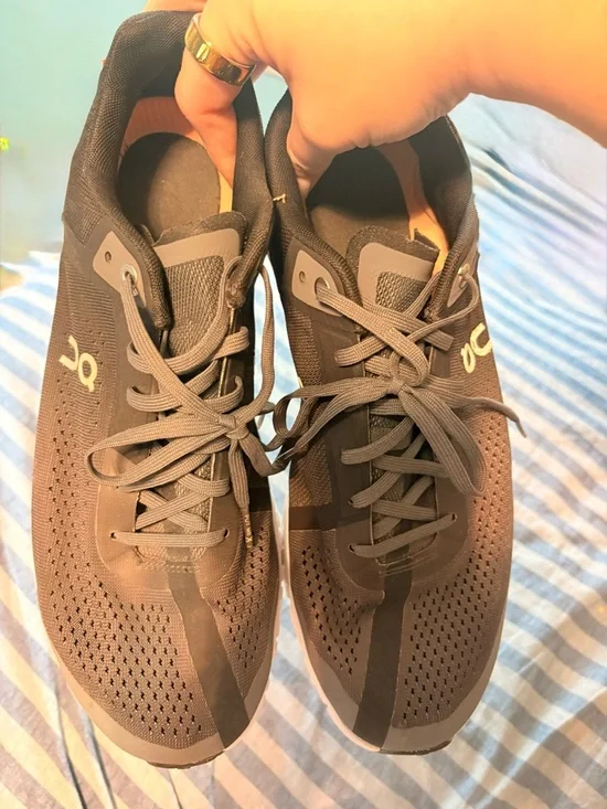 On Cloud Women’s Running Shoes in Black/Pink - Picture 3 of 3